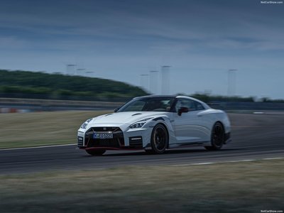 Nissan GT-R Nismo 2020 Mouse Pad 1374139