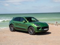 Porsche Macan Turbo 2019 Longsleeve T-shirt #1386910