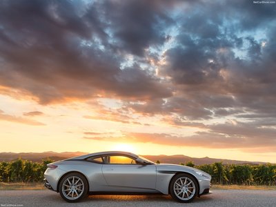 Aston Martin DB11 Lightning Sliver 2017 puzzle 1401254