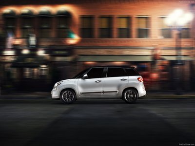 Fiat 500L [US] 2014 Poster with Hanger