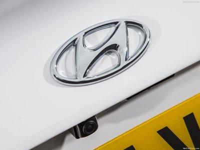 Hyundai i40 2015 metal framed poster