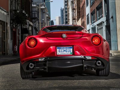 Alfa Romeo 4C Coupe [US] 2015 Mouse Pad 1405241