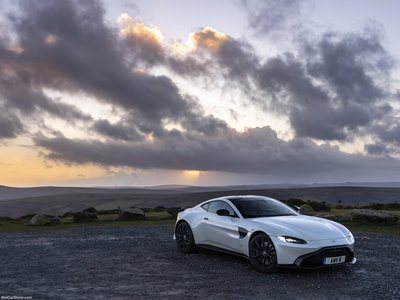 Aston Martin Vantage Morning Frost White 2019 Poster 1405877