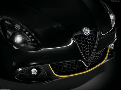 Alfa Romeo Giulietta 2019 metal framed poster