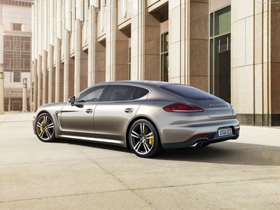 Porsche Panamera Turbo S 2014 mouse pad