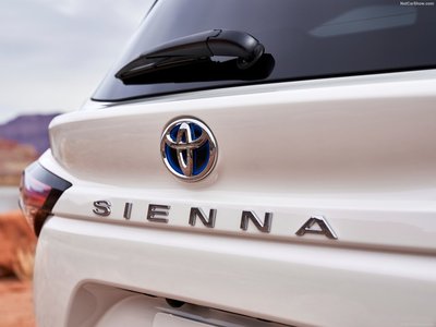 Toyota Sienna 2021 metal framed poster
