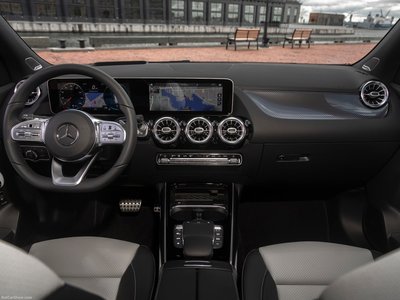 Mercedes-Benz GLA [US] 2021 mouse pad