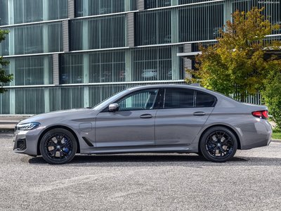 BMW 545e xDrive Sedan 2021 stickers 1432469