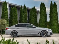 BMW 545e xDrive Sedan 2021 hoodie #1432495
