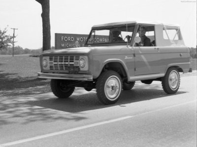 Ford Bronco Roadster 1966 pillow