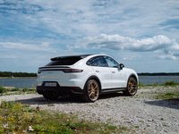 Porsche Cayenne Turbo GT 2022 Longsleeve T-shirt #1469357