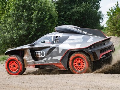 Audi RS Q e-tron Dakar Rally 2022 Mouse Pad 1470463