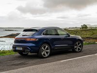 Porsche Macan 2022 Longsleeve T-shirt #1472315