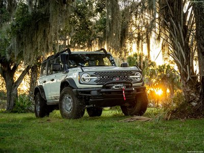 Ford Bronco Everglades Edition 2022 calendar