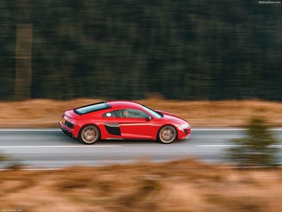 Audi R8 V10 performance RWD [UK] 2022 hoodie