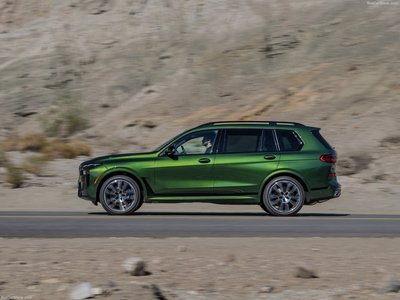 BMW X7 M60i [US] 2023 canvas poster