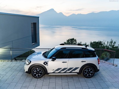 Mini Countryman Cooper SE ALL4 Untamed Edition 2023 puzzle 1541380