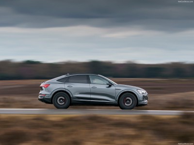 Audi Q8 Sportback e-tron quattro [UK] 2024 Poster 1546108