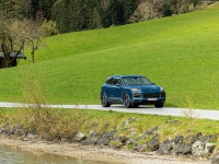 Porsche Cayenne 2024 Poster 1552763