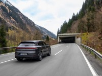 Porsche Cayenne E-Hybrid 2024 Poster 1552895