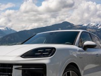 Porsche Cayenne E-Hybrid 2024 Poster 1552946