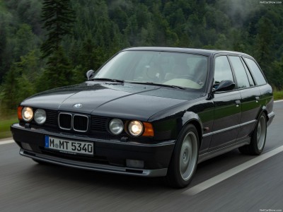 BMW M5 Touring 1992 tote bag