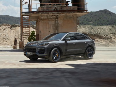 Porsche Cayenne Turbo E-Hybrid Coupe with GT Package 2024 calendar