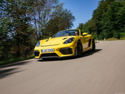 Porsche 718 Spyder RS Racing Yellow 2024 tote bag #1569123