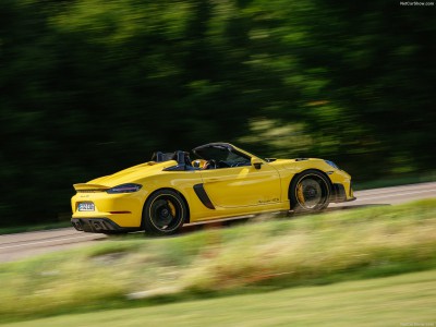 Porsche 718 Spyder RS Racing Yellow 2024 mug #1569152