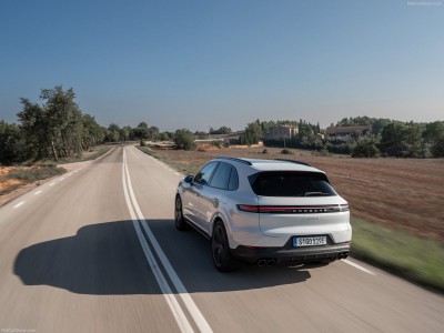 Porsche Cayenne S E-Hybrid 2024 Poster 1569203