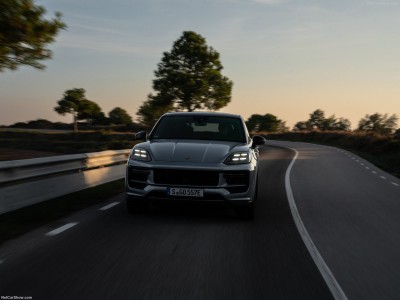 Porsche Cayenne Turbo E-Hybrid Coupe 2024 mug #1569363