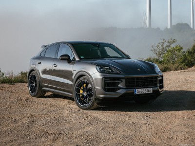 Porsche Cayenne Turbo E-Hybrid Coupe with GT Package 2024 magic mug #1569393