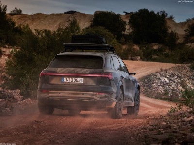 Audi Q8 e-tron Dakar Edition 2024 Mouse Pad 1574728