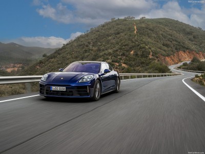 Porsche Panamera 4 2024 poster