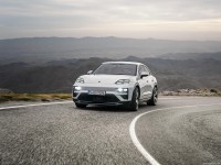 Porsche Macan Turbo 2025 Poster 1582556