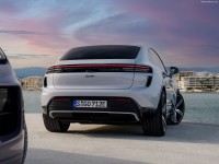 Porsche Macan Turbo 2025 Longsleeve T-shirt #1582571