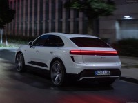 Porsche Macan Turbo 2025 Longsleeve T-shirt #1582578