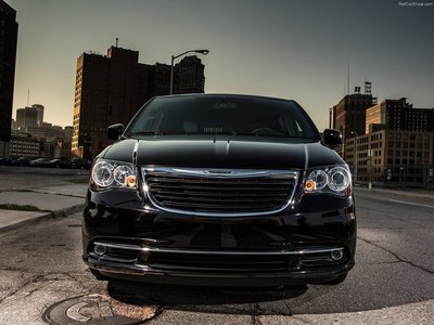 Chrysler Town and Country S 2013 calendar