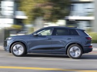 Audi Q6 e-tron [US] 2025 Longsleeve T-shirt #1601597