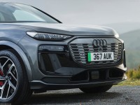 Audi SQ6 Sportback e-tron [UK] 2025 Longsleeve T-shirt #1615236
