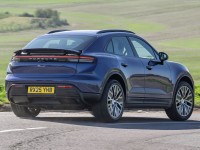 Porsche Macan [UK] 2025 Poster 1616757