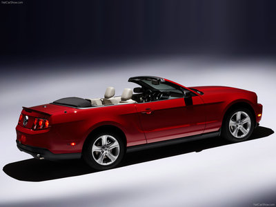 Ford Mustang Convertible 2010 mouse pad