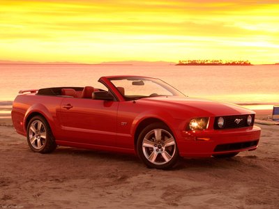 Ford Mustang GT Convertible 2005 tote bag
