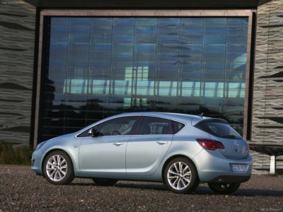 Opel Astra 2010 Poster 517606