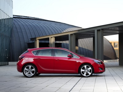 Opel Astra 2010 Poster 517758