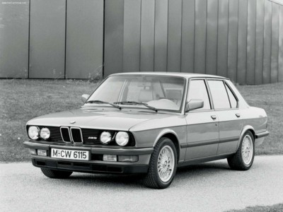 BMW M5 1984 tote bag