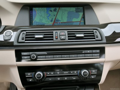 BMW 5-Series Touring 2011 puzzle 527611
