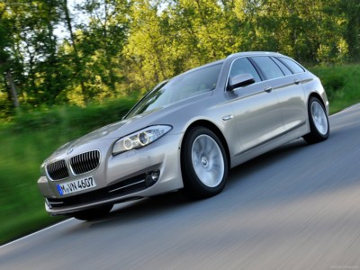 BMW 5-Series Touring 2011 Poster 527646