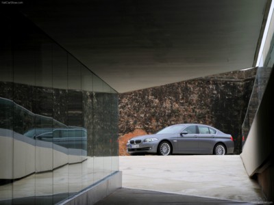 BMW 5-Series 2011 Poster 528858