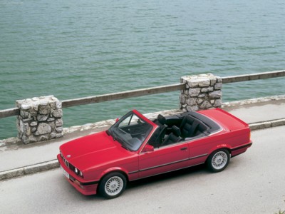 BMW 325i Cabrio 1985 tote bag